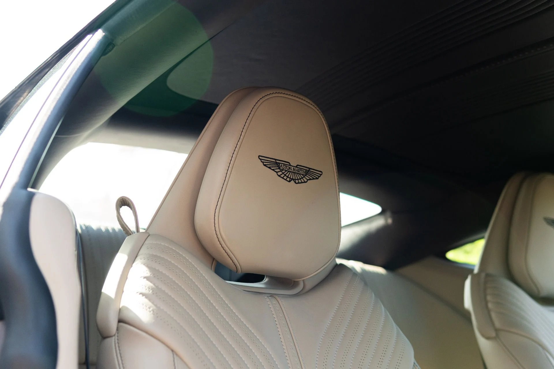 mph053_2574622030_Used_2023_Aston_Martin_DB_11_V8_1765580220_ec915ee0a4