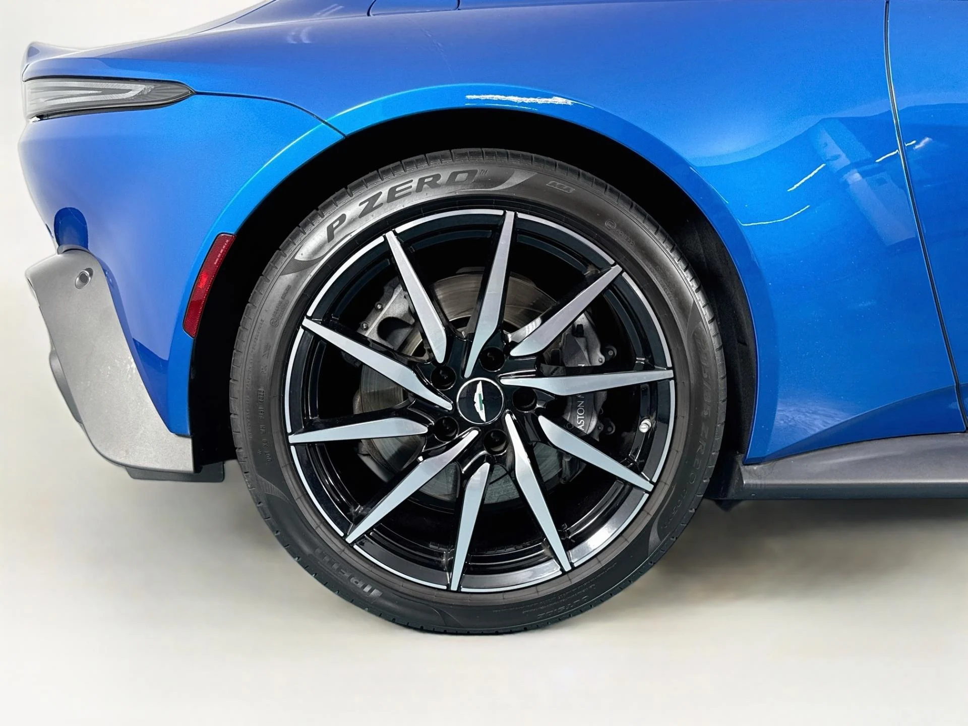 mph053_2593161327_Used_2020_Aston_Martin_Vantage_1791218651_876248058b