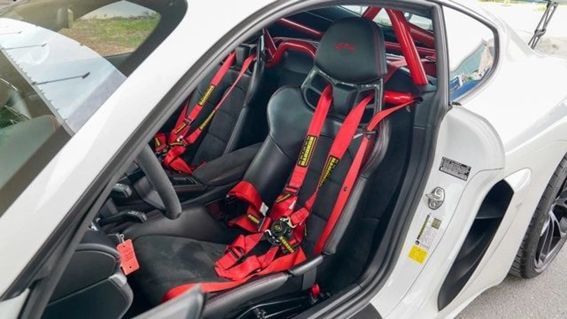 mph053_2595432817_used_2020_porsche_718_cayman_gt4coupe_14354_22875819_54_640_c58111b5a8