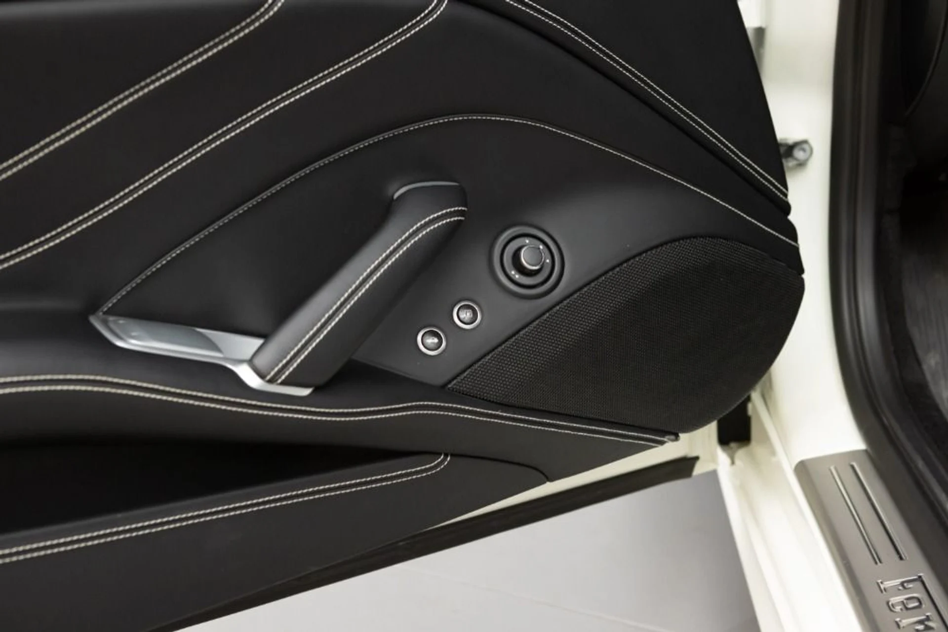 mph053_2620634620_Used_2016_Ferrari_California_T_987e69ba2b