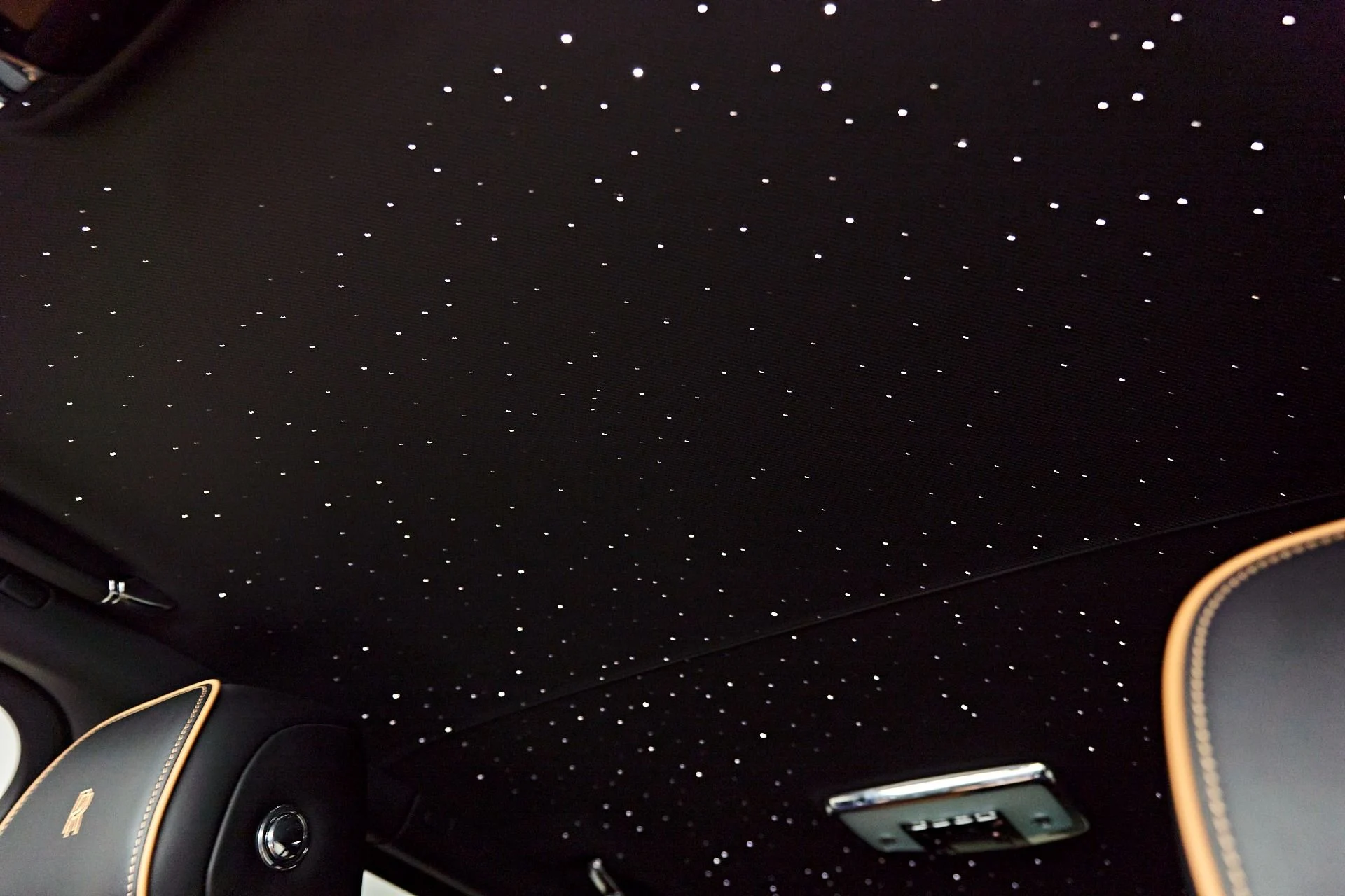 mph053_2632575695_Used_2022_Rolls_Royce_Cullinan_Base_1679686724_2501af1b58