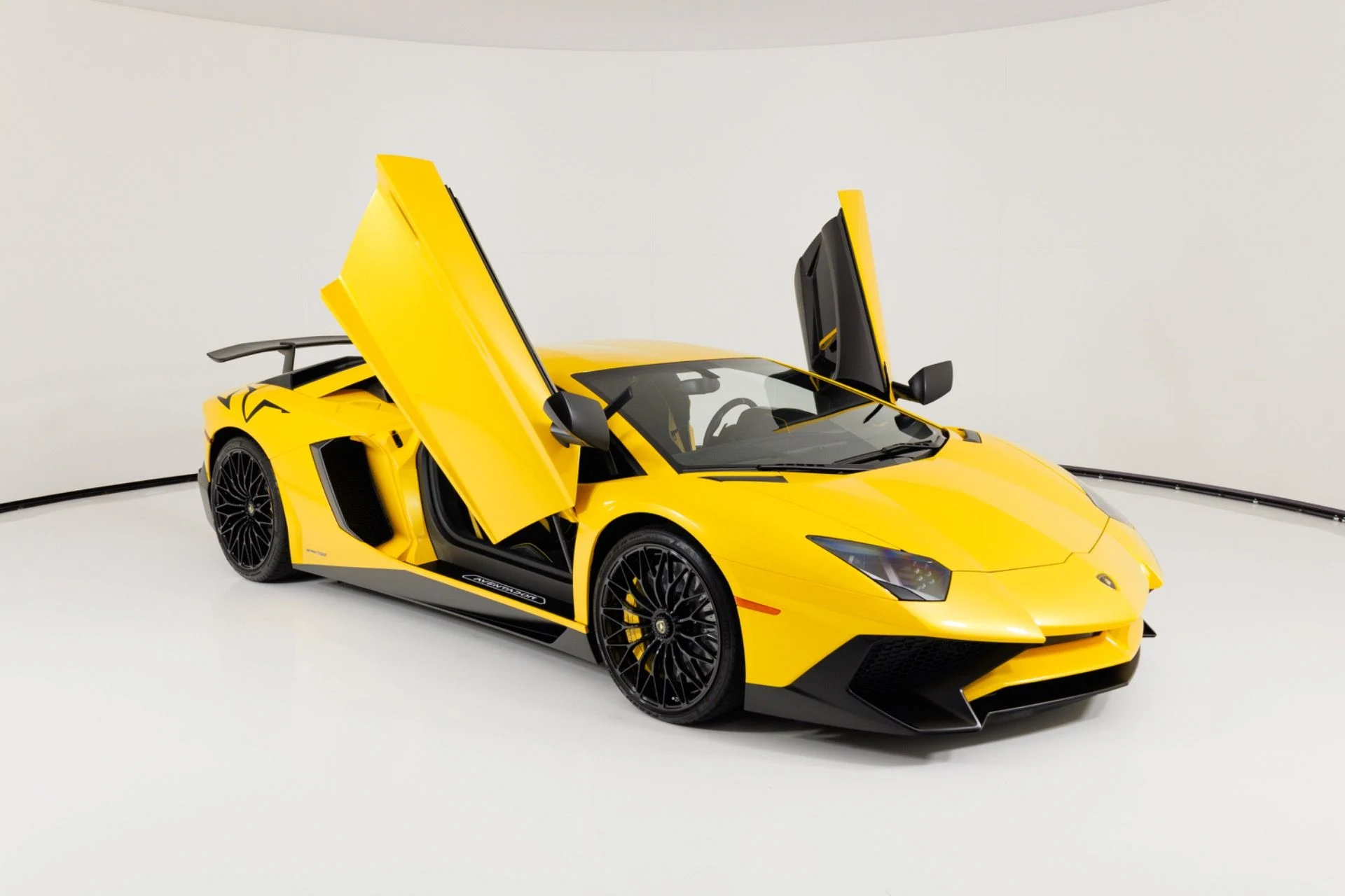 mph053_2640029416_Used_2016_Lamborghini_Aventador_LP_750_4_Superveloce_1785278593_1c364504e6