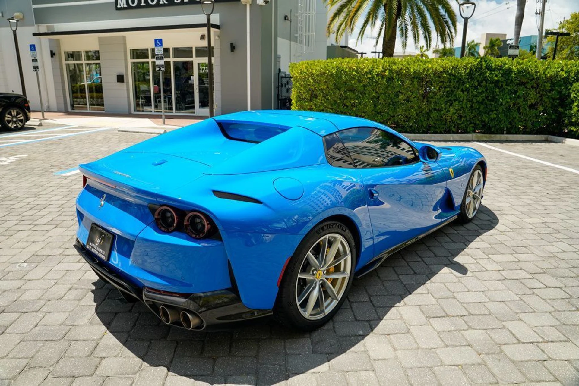 mph053_2643621061_used_2022_ferrari_812_gts_convertible_14354_22898644_54_1024_ea76392753