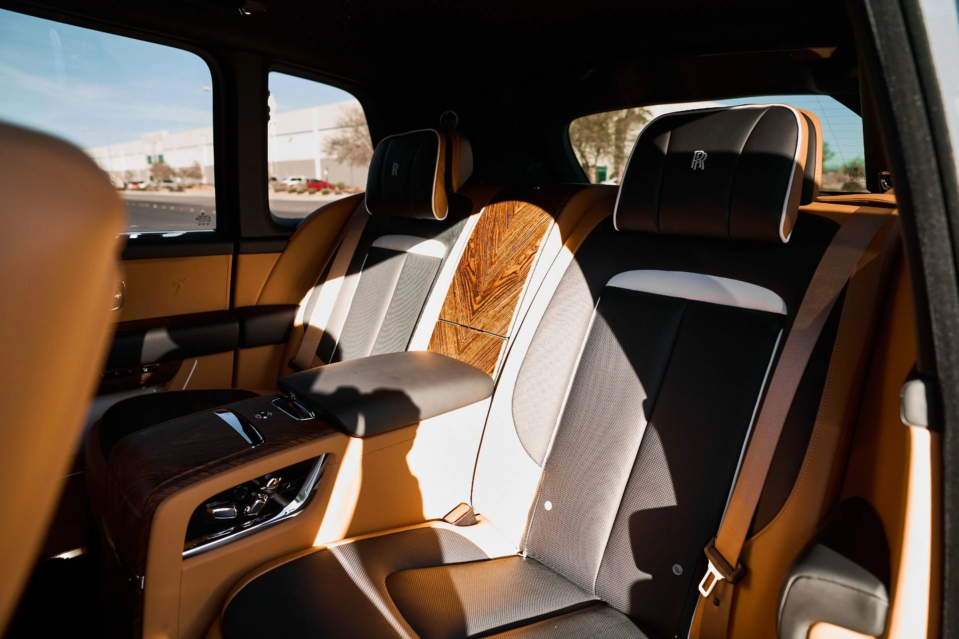 mph053_2660991080_Used_2025_Rolls_Royce_Cullinan_Base_1766020443_f504ccd777