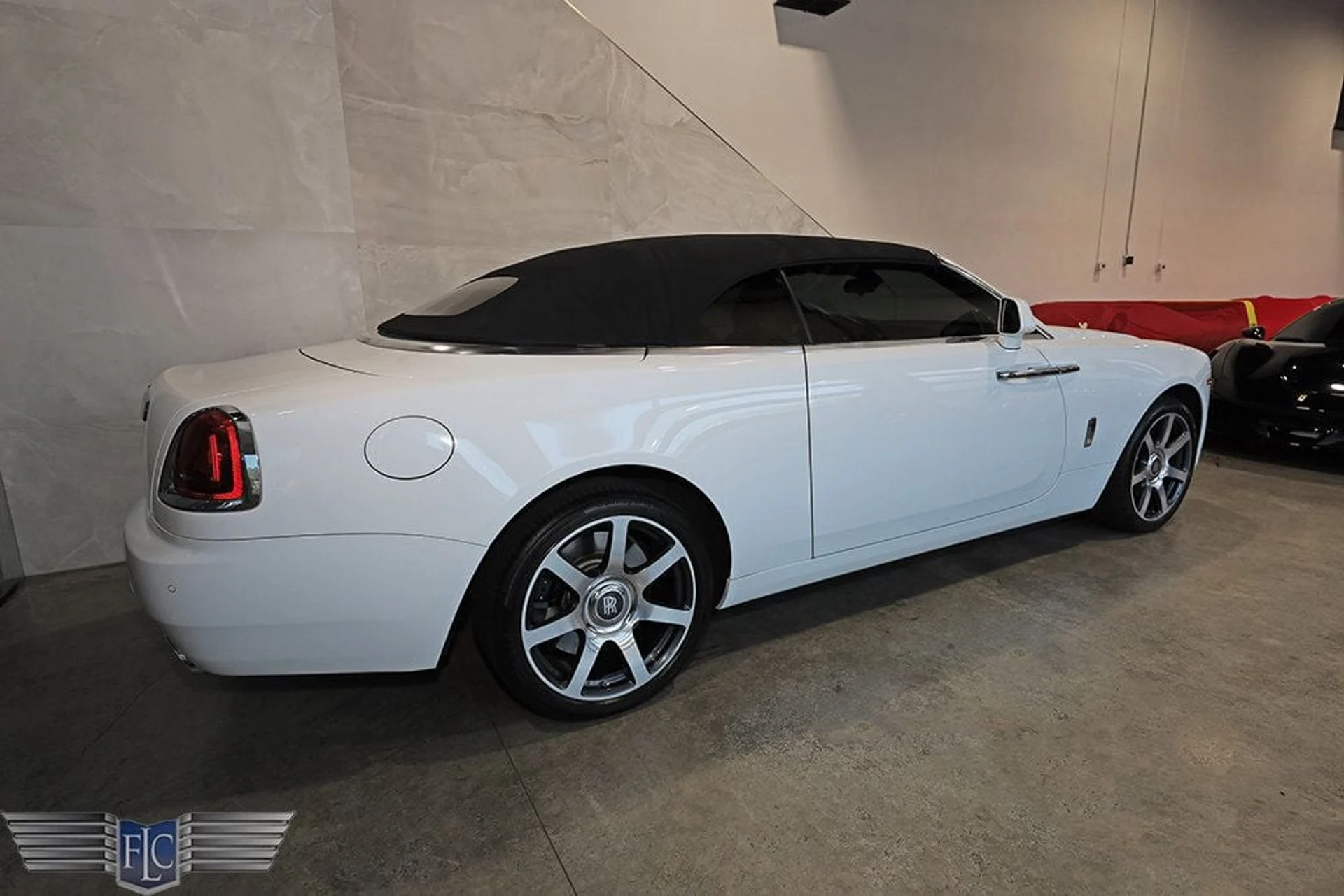 mph053_2737082426_used_2017_rolls_royce_dawn_convertible_9689_23041760_54_1024_0f5c9129f5