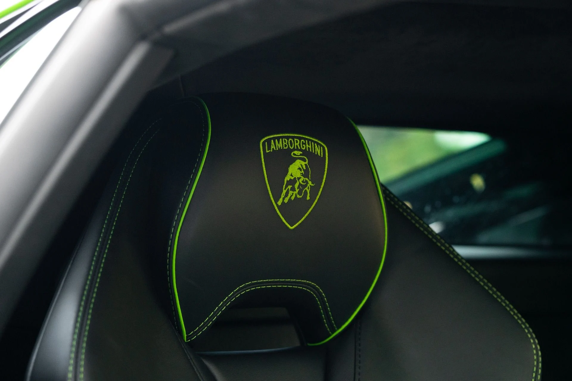 mph053_2766621832_Used_2020_Lamborghini_Huracan_EVO_1770872075_787b6230c8