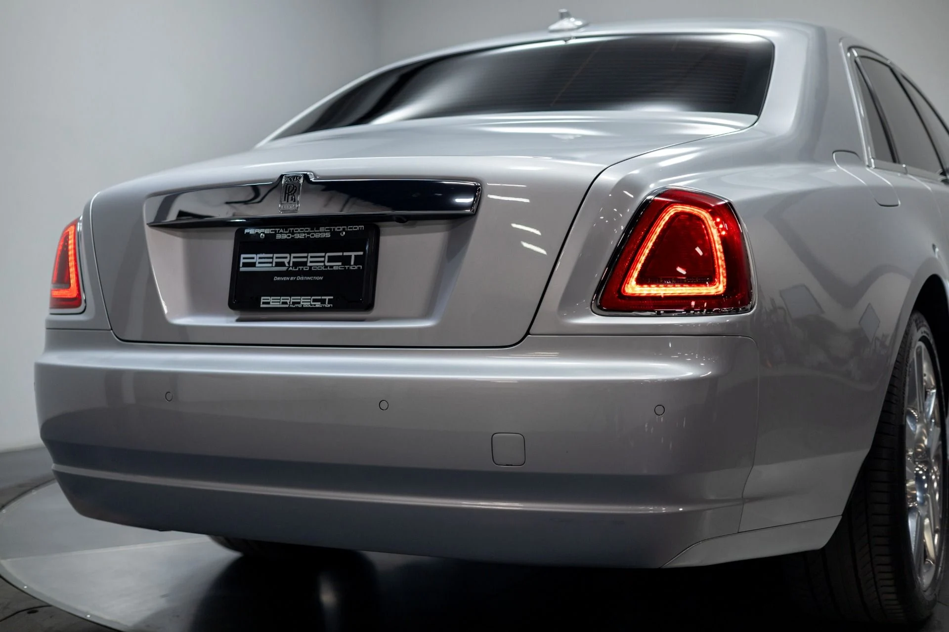 mph053_2793992572_Used_2015_Rolls_Royce_Ghost_1760219601_0d52866006
