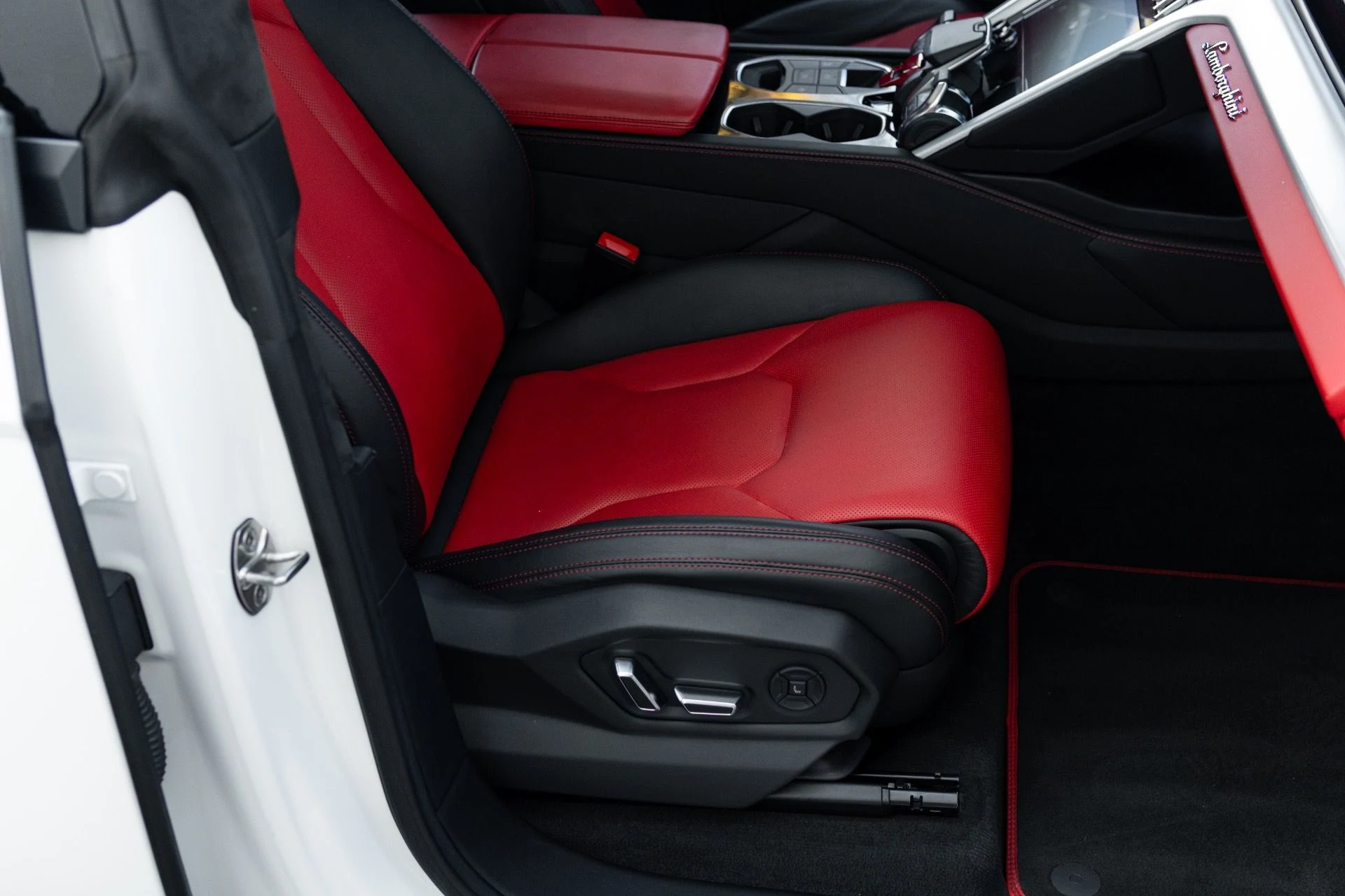 mph053_2796417886_Used_2021_Lamborghini_Urus_1767069879_7c3a8cc358