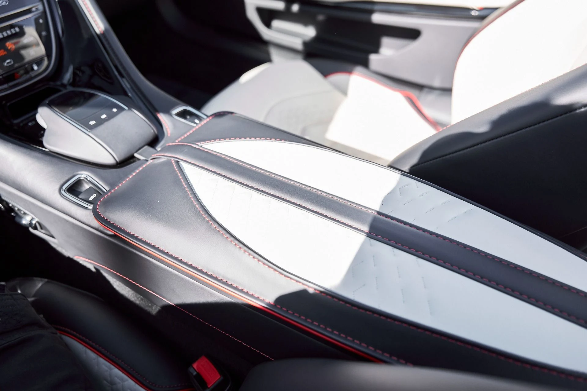 mph053_2803639096_Used_2023_Aston_Martin_DBS_Volante_1770513085_68f8e3def6