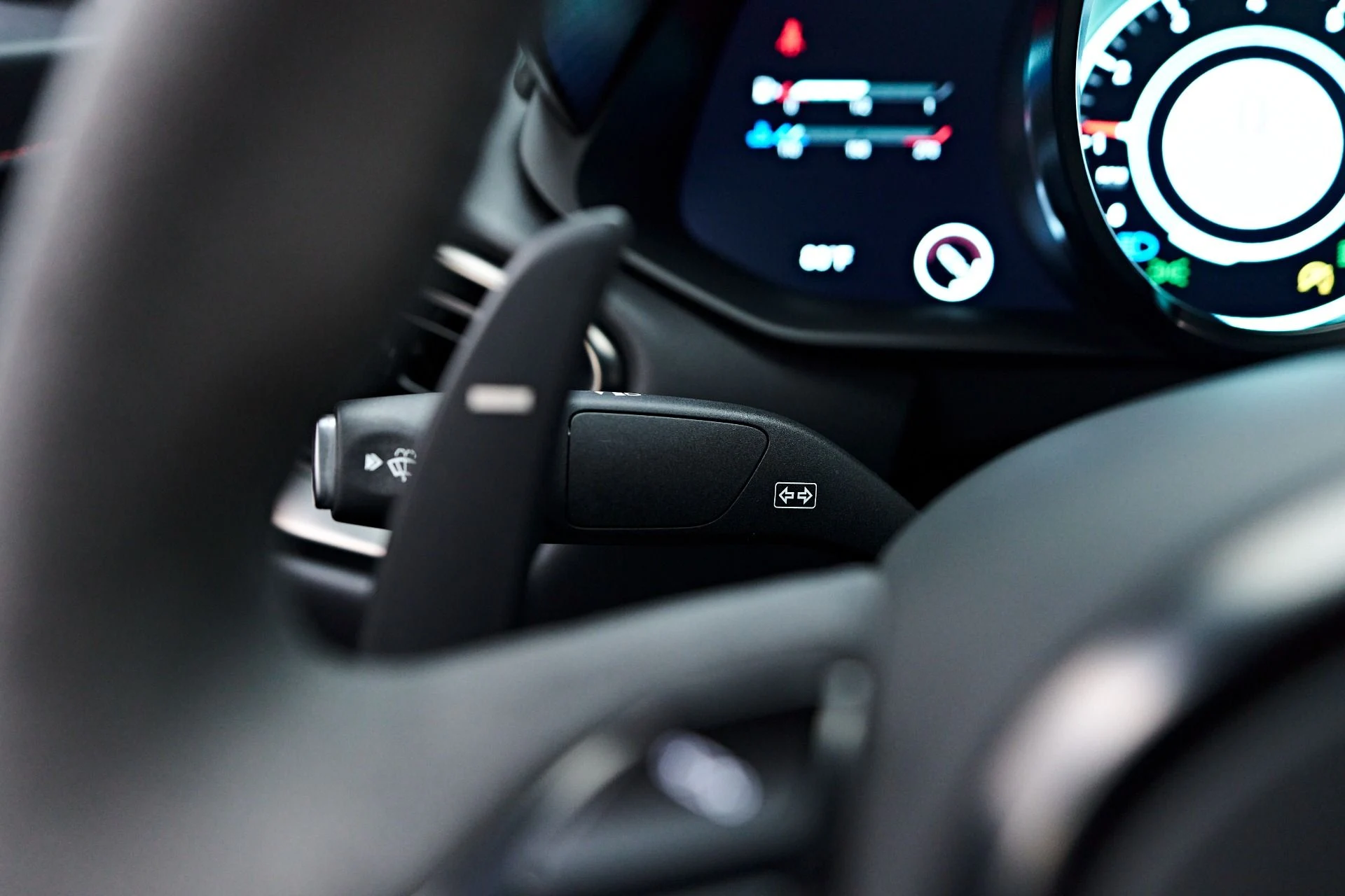 mph053_2871639198_Used_2022_Aston_Martin_Vantage_F1_Edition_1756259692_68e05537f3