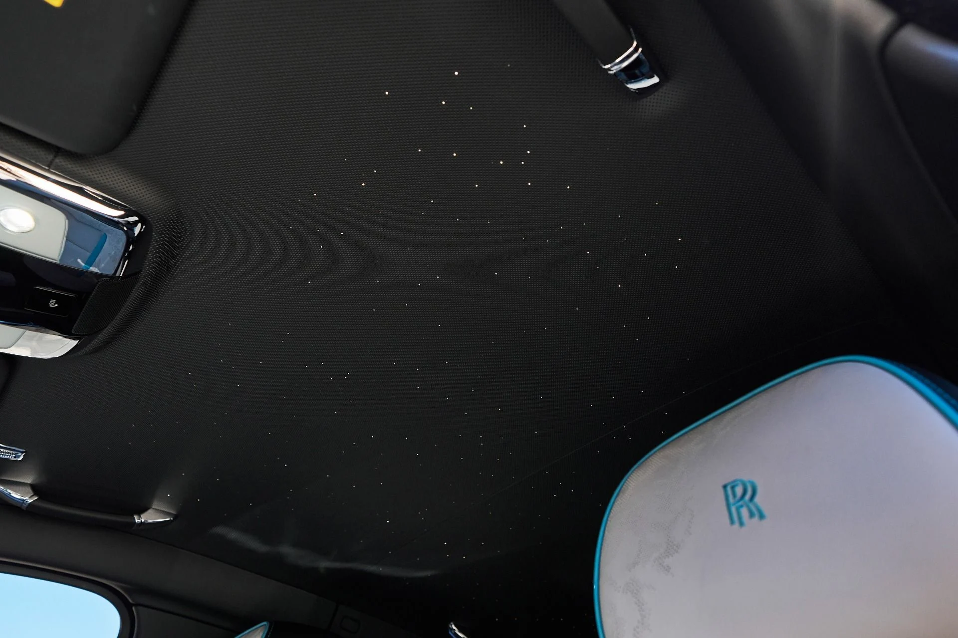 mph053_2875722290_Used_2025_Rolls_Royce_Ghost_Base_1765592247_c4727615cb