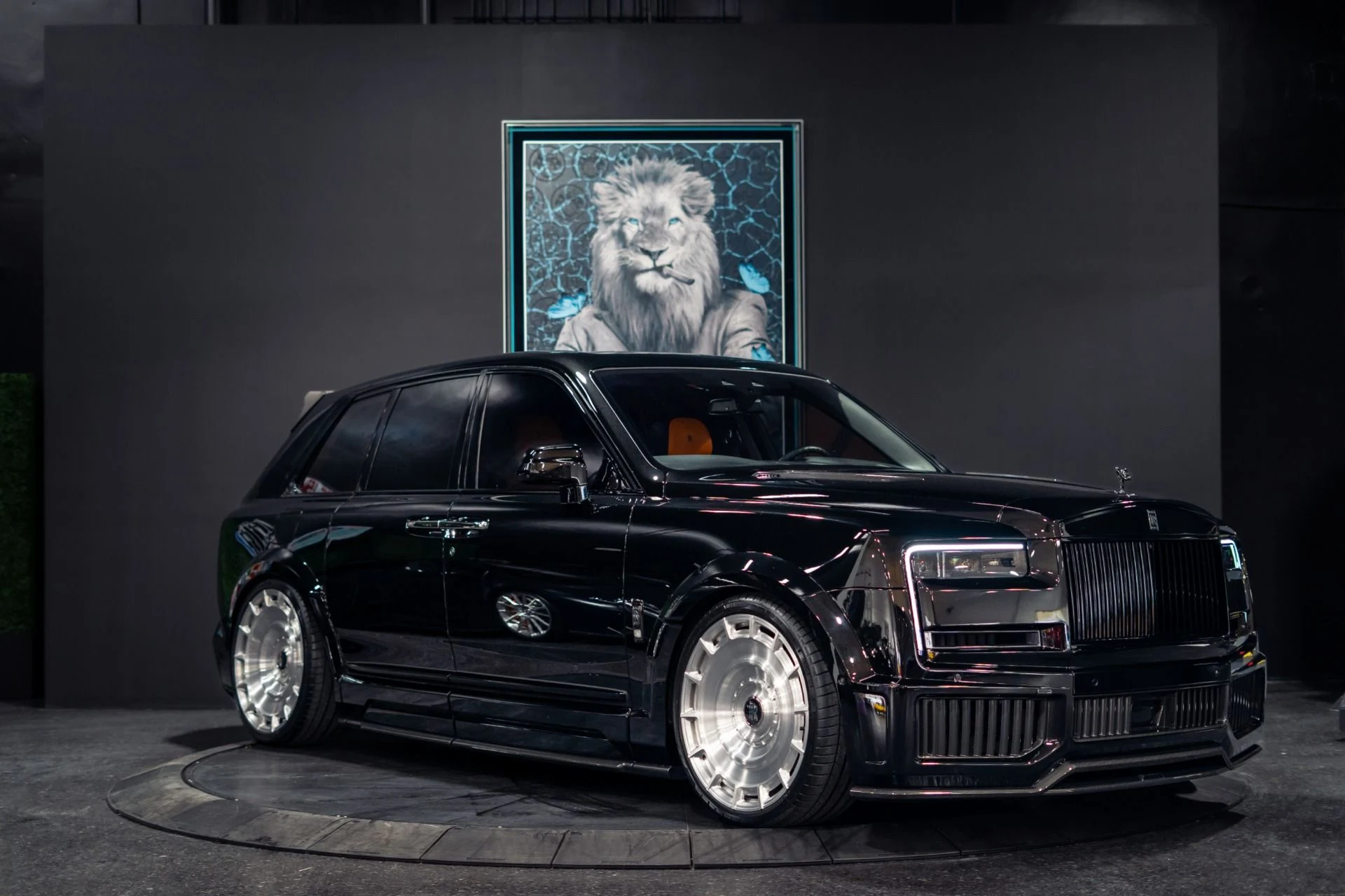mph053_2945062985_Used_2022_Rolls_Royce_Black_Badge_Cullinan_500_K_MSRP_Urban_Widebody_Body_1783997943_8ecb55c39f