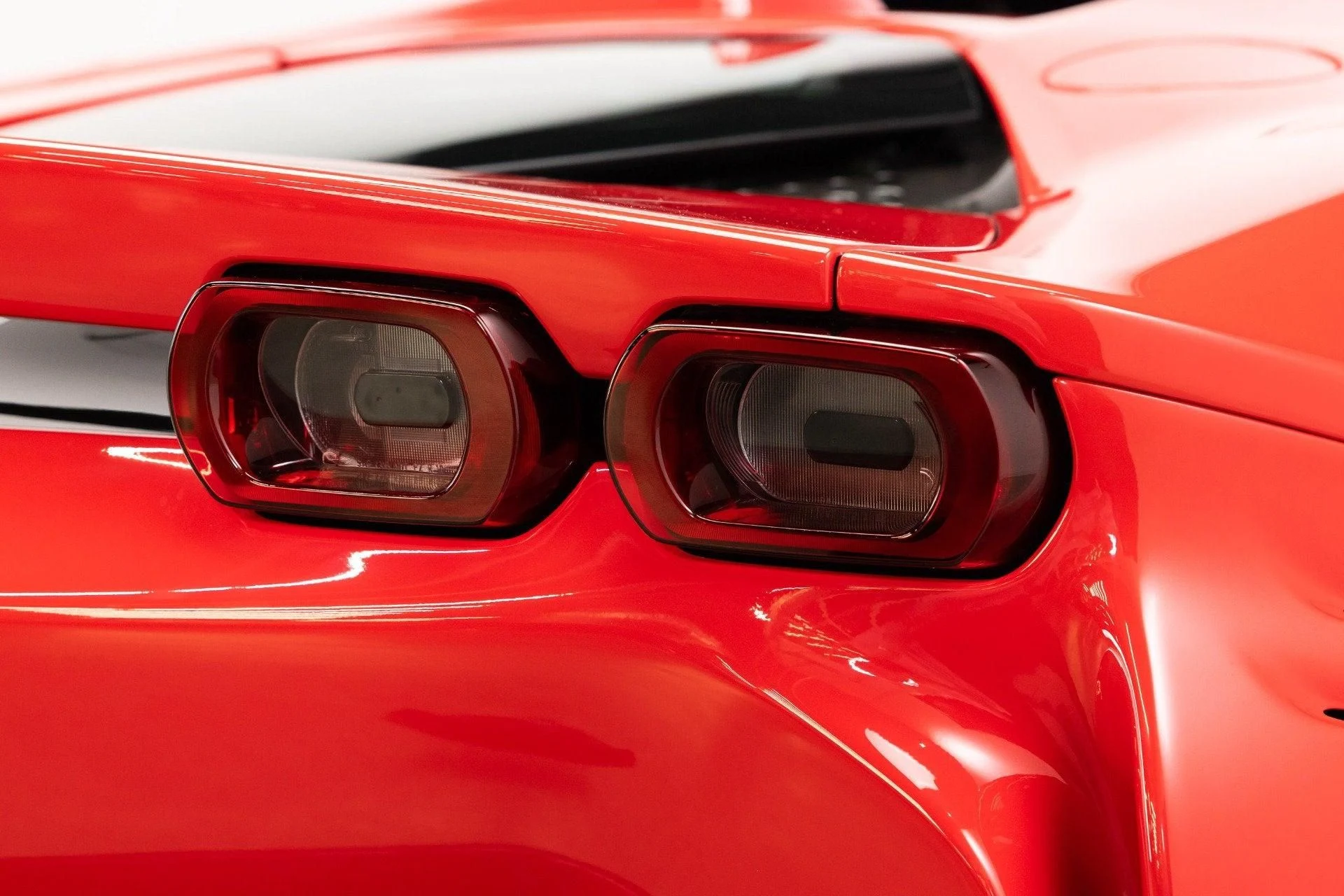 mph053_2969582665_Used_2022_Ferrari_SF_90_Spider_1788255986_912e9f3541