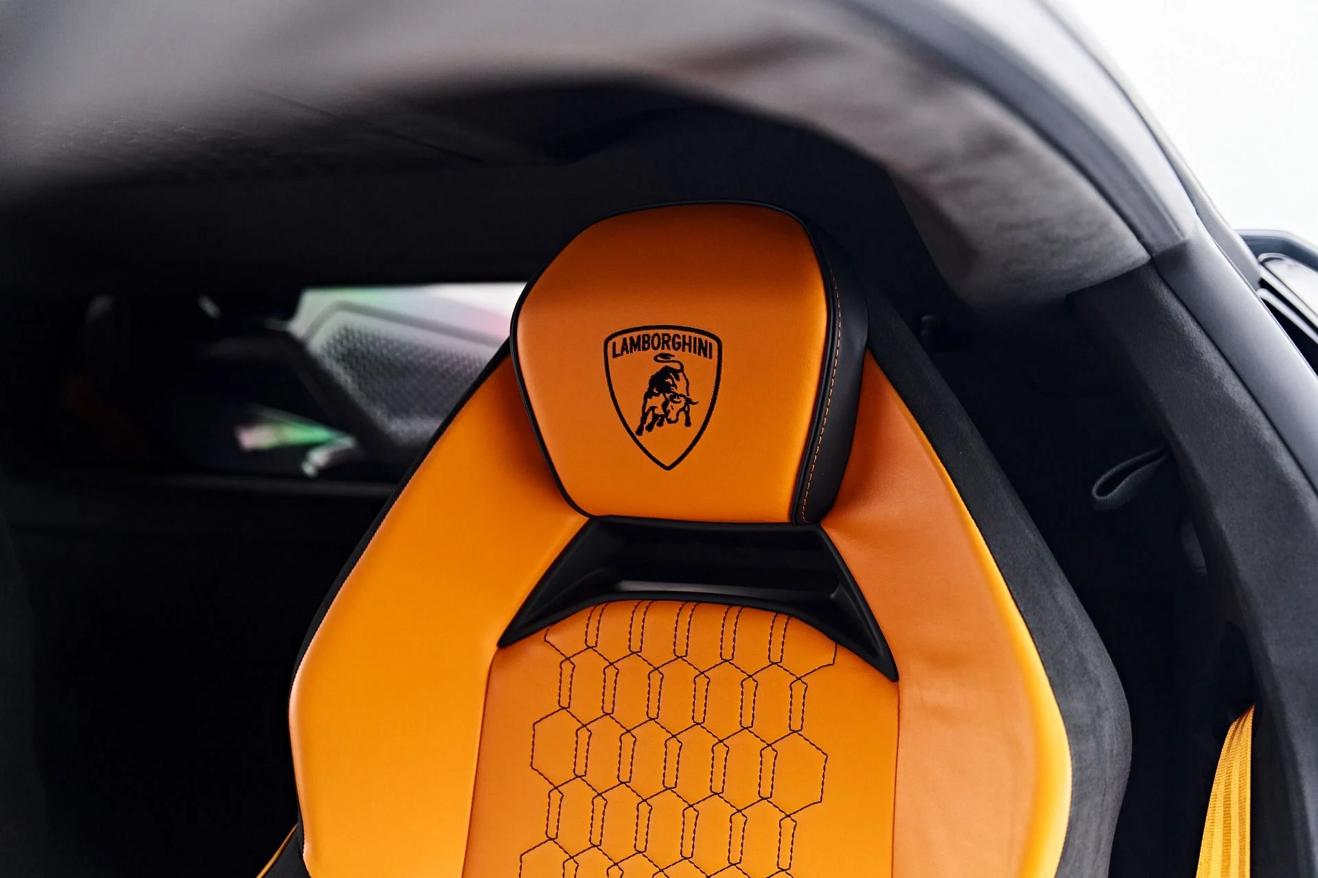 mph053_2974620609_Used_2024_Lamborghini_Revuelto_Base_1789623461_233d0a3e26