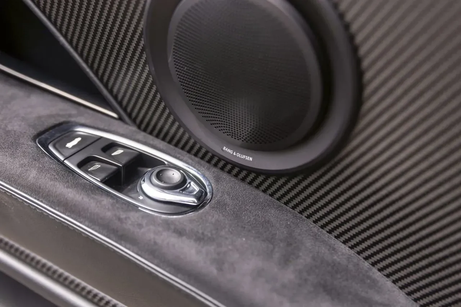 mph053_2989137181_5feb128a0d974768be3227553cabc698_04d2333e95