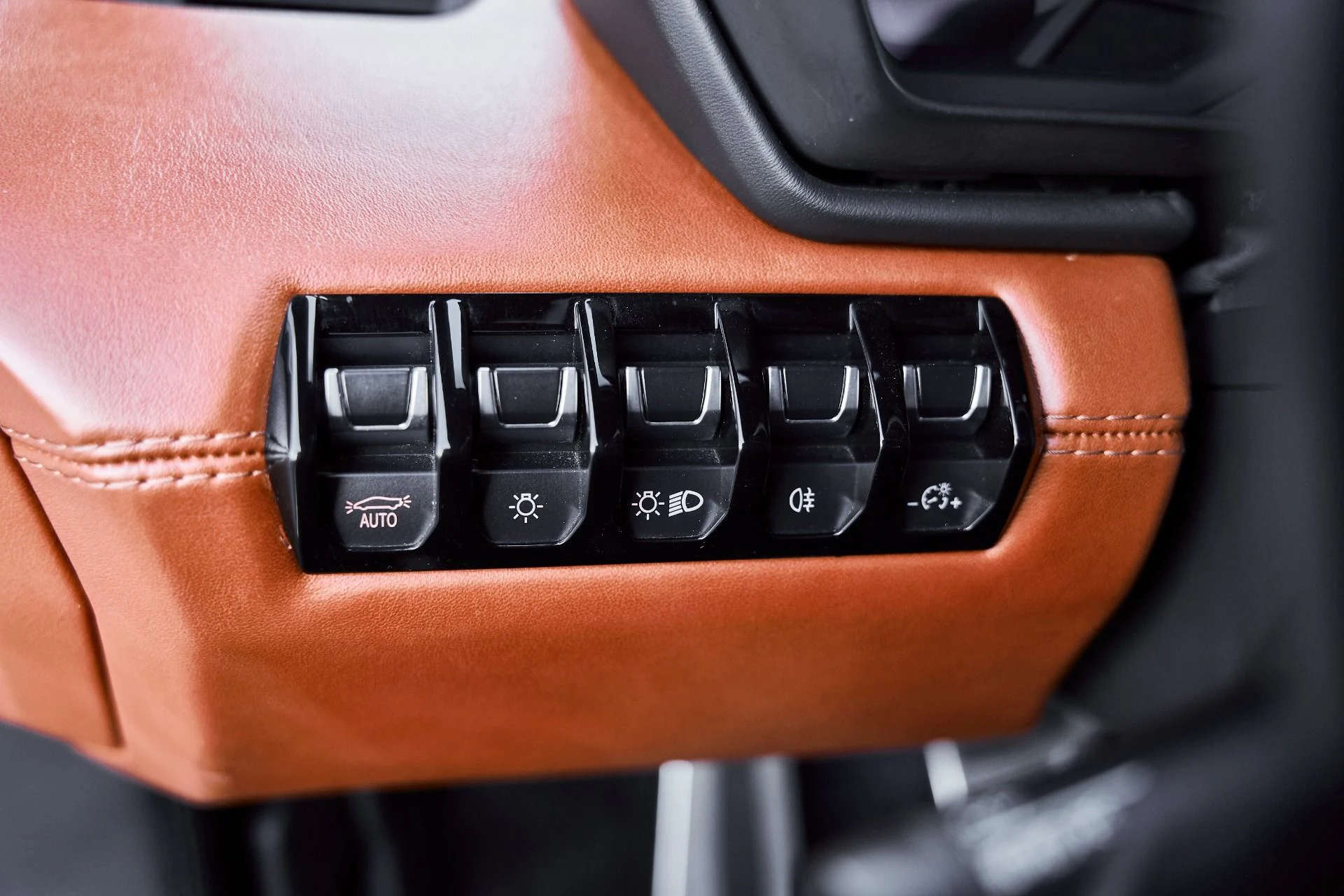 mph053_2992855095_Used_2018_Lamborghini_Aventador_S_Base_1773191868_3b531ebd2c