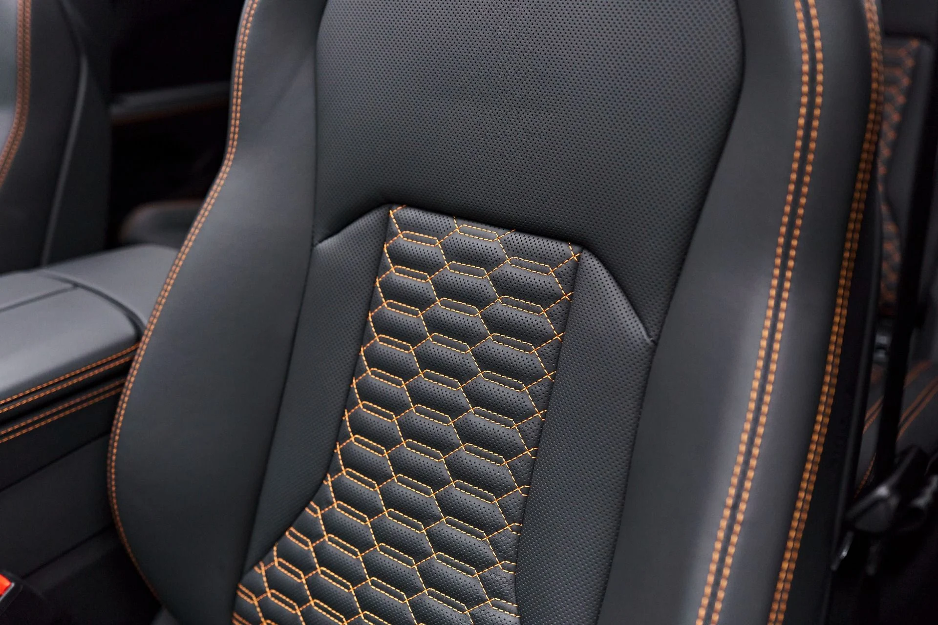 mph053_2993433834_Used_2023_Lamborghini_Urus_1710196523_66e8063649