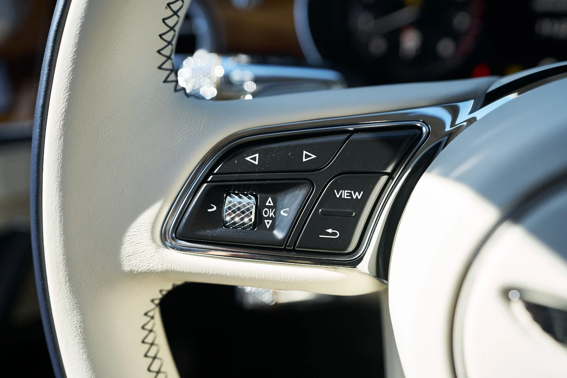 mph053_3002125413_Used_2024_Bentley_Flying_Spur_Mulliner_W12_1760650688_58078b4f5a