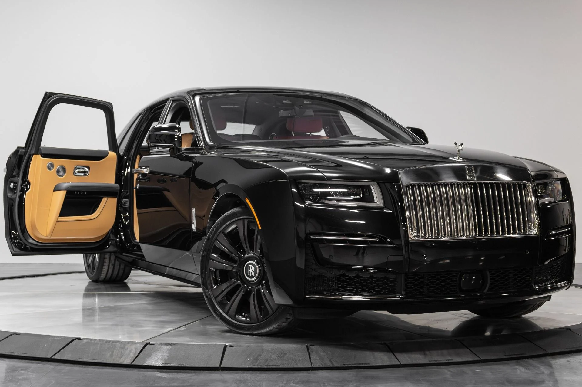 mph053_3010424142_Used_2022_Rolls_Royce_Ghost_1767138760_7f3440b209