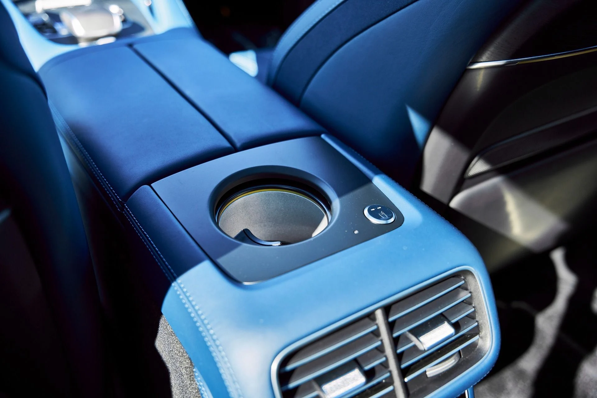 mph053_3034192420_Used_2026_Mercedes_Benz_GLS_Maybach_GLS_600_1770697635_f497e634a5