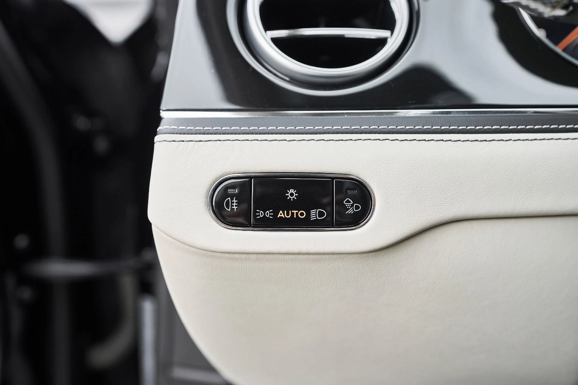 mph053_3047652610_Used_2022_Bentley_Flying_Spur_V8_1763502853_747c2002d2