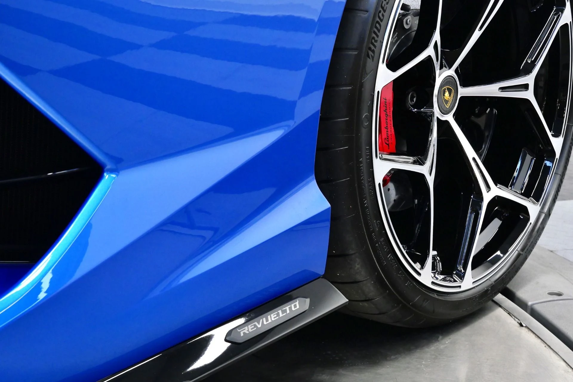 mph053_3055058776_Used_2024_Lamborghini_Revuelto_974_Miles_710_K_MSRP_SPORTIVA_Corsa_Tex_Interior_1767024666_057ade2cf9