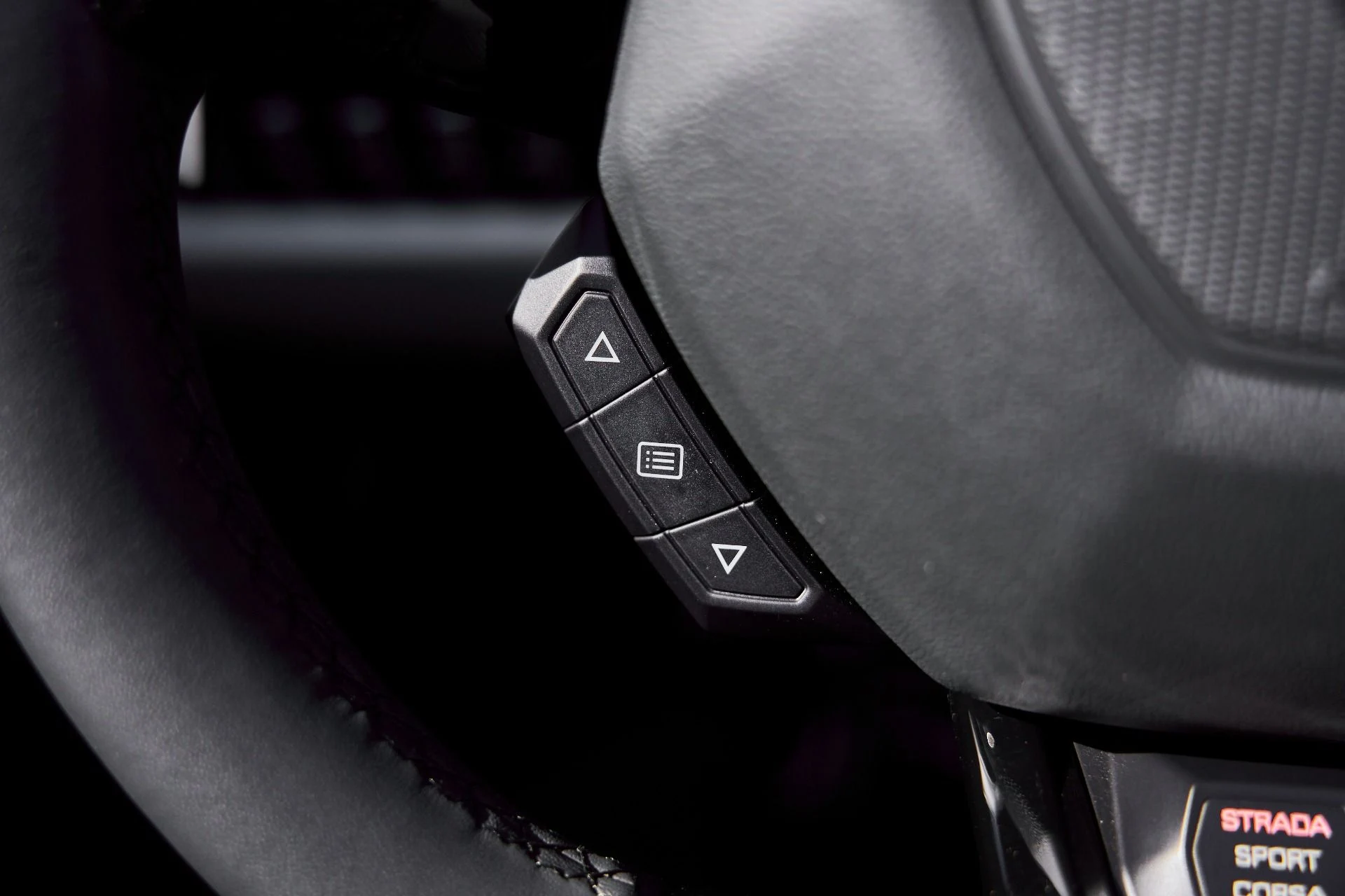 mph053_3071932628_Used_2024_Lamborghini_Huracan_EVO_Base_1771467070_d233a2d2a6