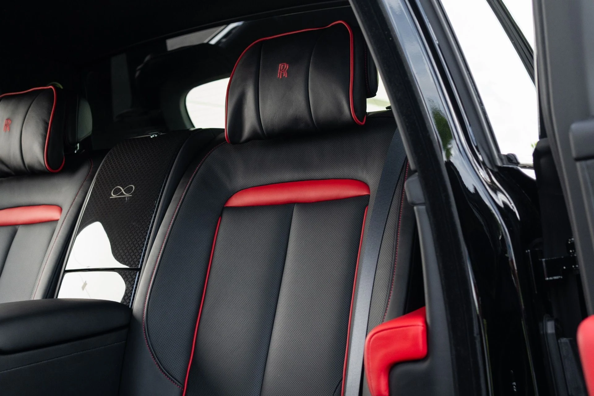 mph053_3100393689_Used_2022_Rolls_Royce_Black_Badge_Cullinan_1776130970_f0188c89ad