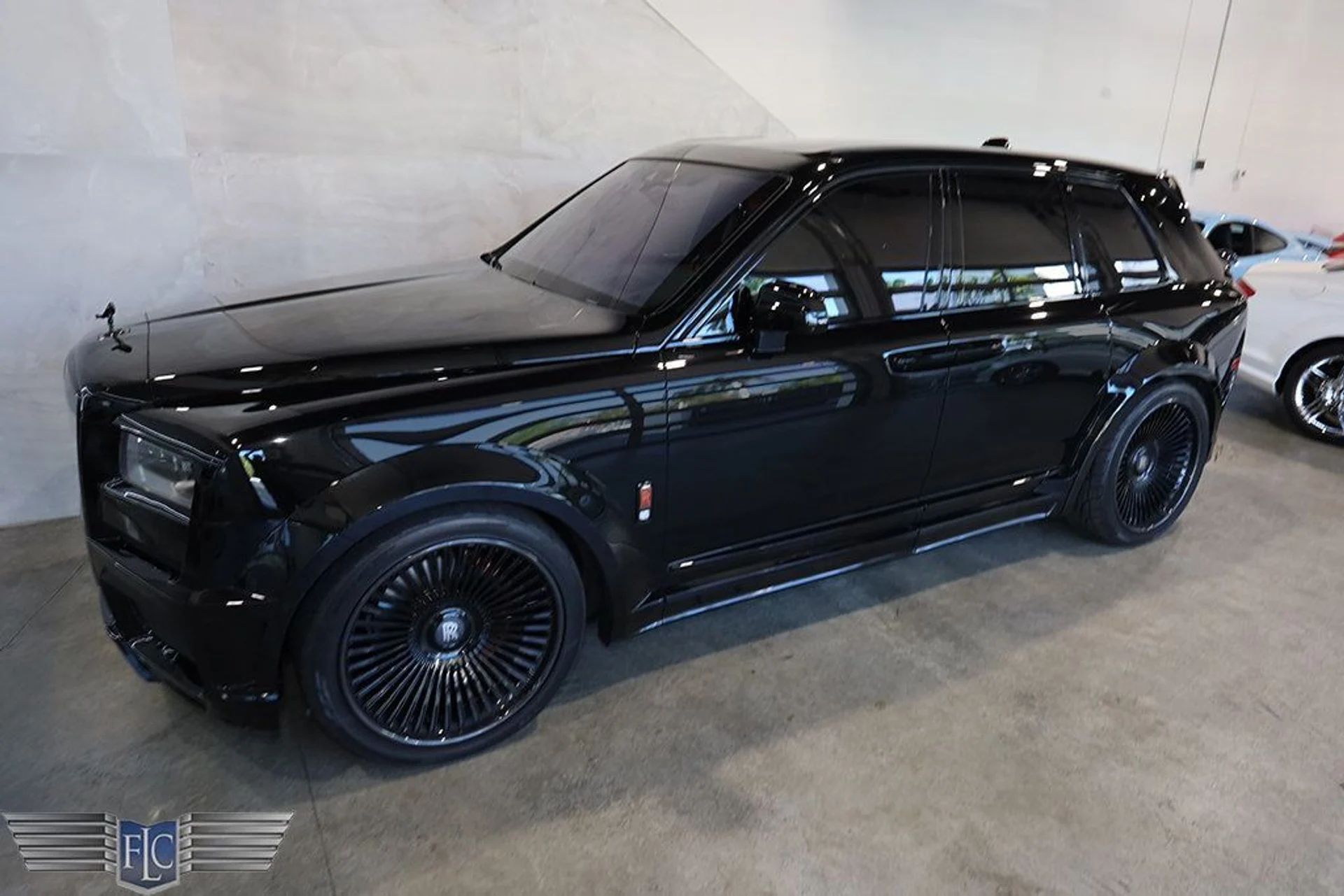 mph053_3100967679_used_2023_rolls_royce_cullinan_blackbadgesportutility_9689_23001935_54_1024_fceb95eb68