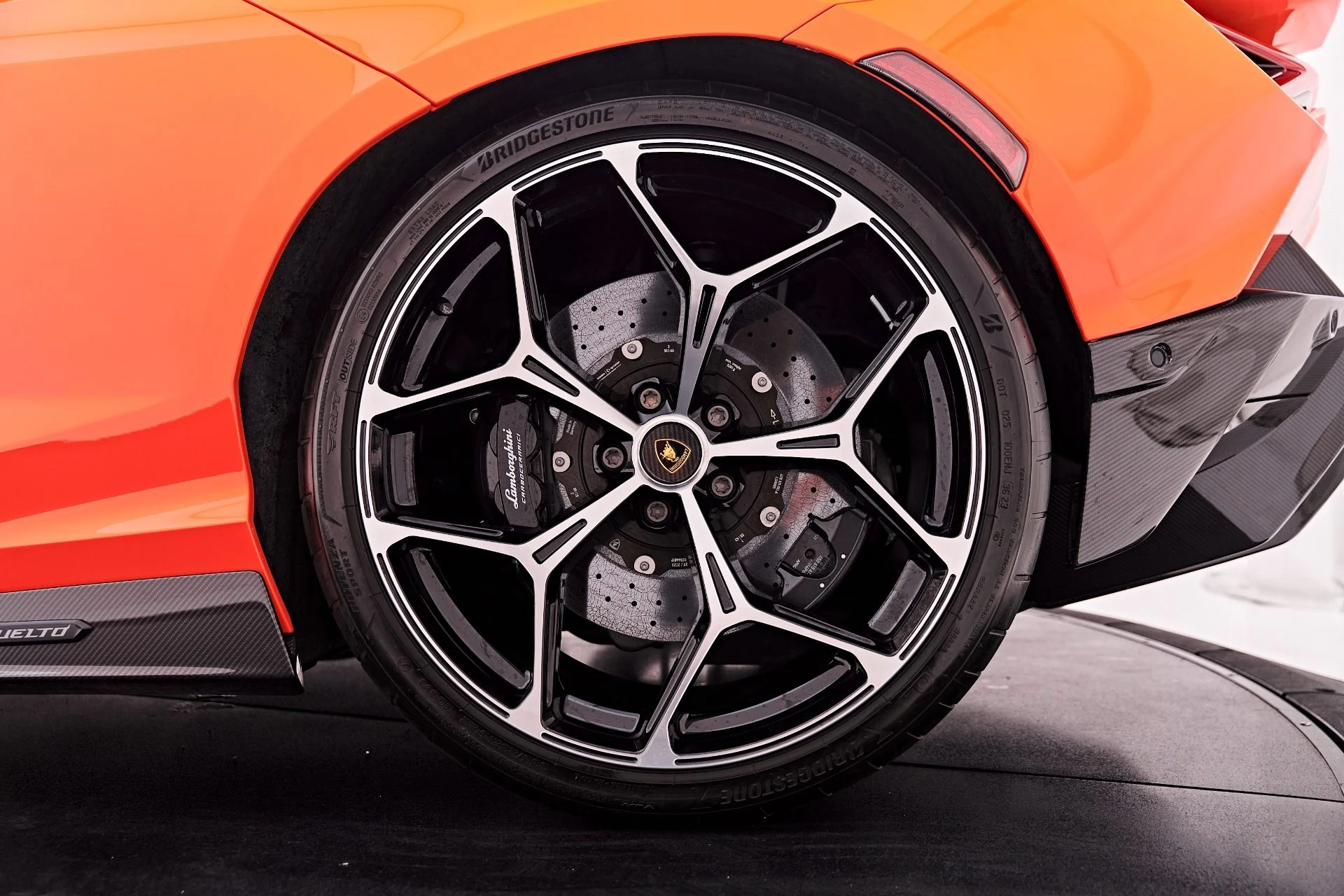 mph053_3107787688_Used_2024_Lamborghini_Revuelto_Base_1786150964_77b6394ebf