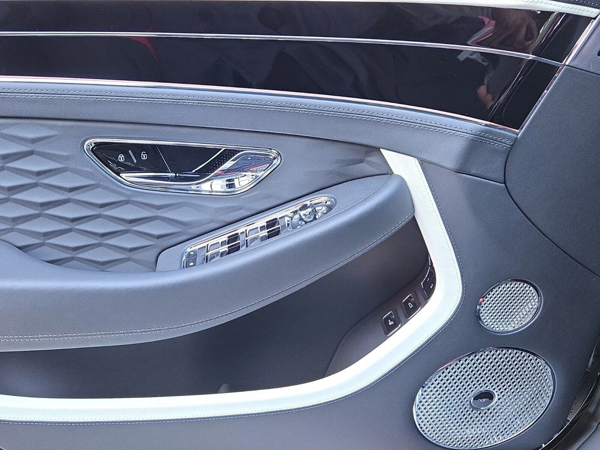 mph053_3144404596_40c546602caae598bd13b77259edd81bx_c210085424