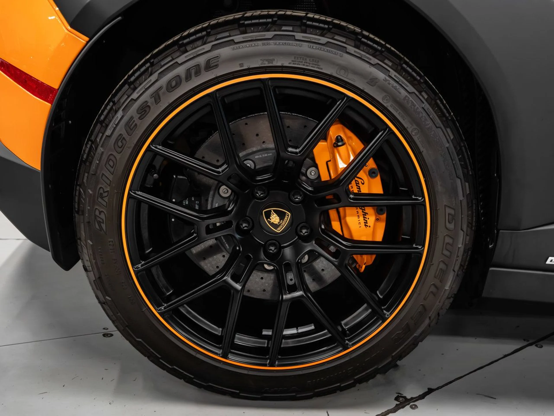 mph053_3155513090_lamborghini_huracan_2023_6d93357806