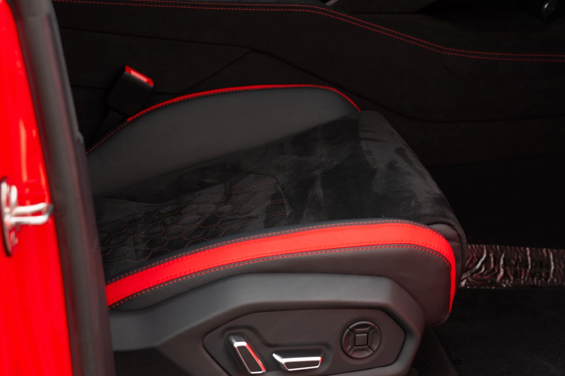 mph053_3160590514_Used_2023_Lamborghini_Urus_S_1771018680_ba376cb2bf