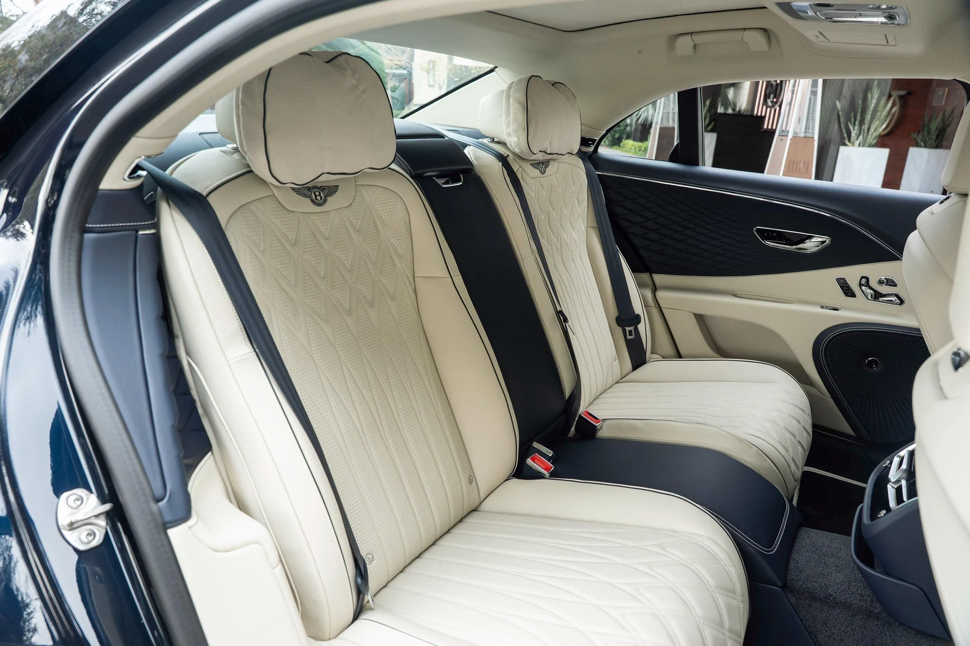 mph053_3168780184_477619930_695e14f4511ab76ffaffbc78_ace47badeb