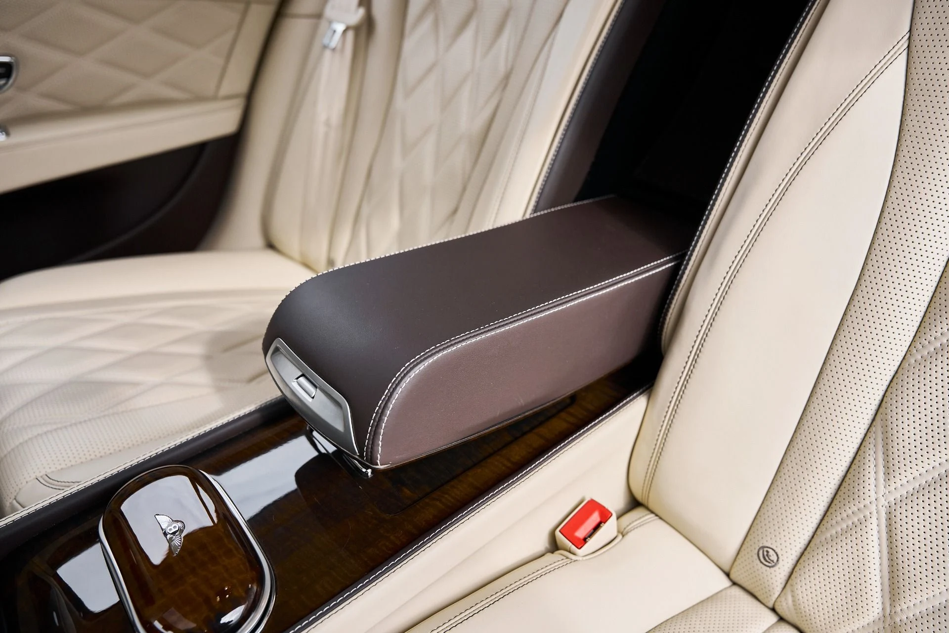 mph053_3172313549_Used_2015_Bentley_Flying_Spur_V8_1769278396_29fc42d800