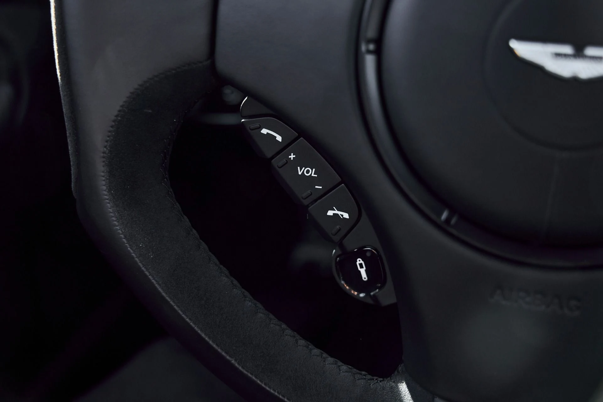 mph053_319783630_Used_2014_Aston_Martin_Vanquish_V12_1773193823_bc51098439