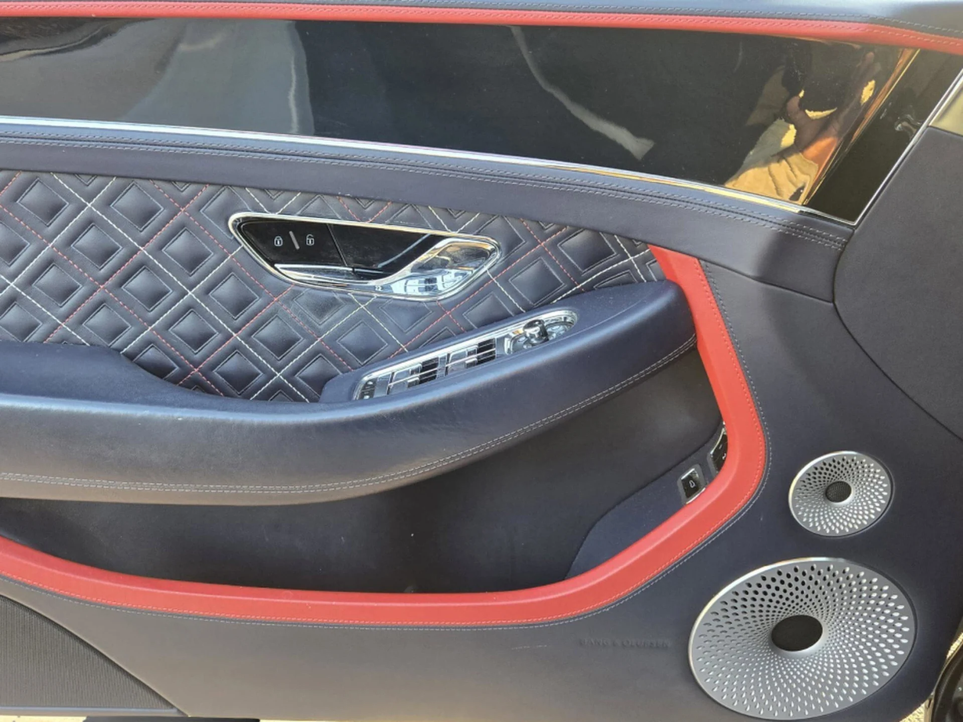 mph053_3199697171_15c2d5c26e54dccaa95ea4cbf5088f5ex_b0be12d65c