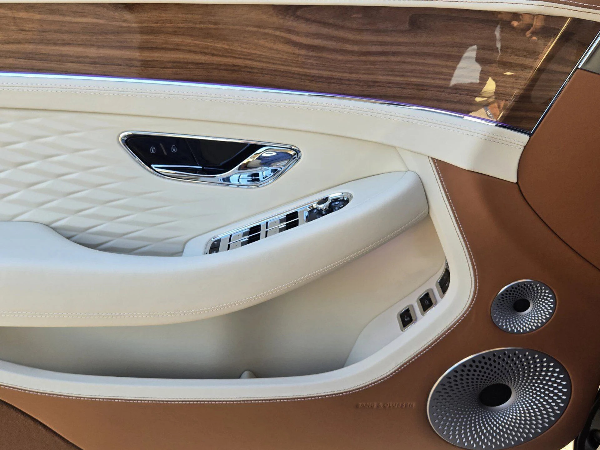 mph053_3210101678_ad77de38f0d0cd8f63be005260e5d71bx_0cd5e82c24