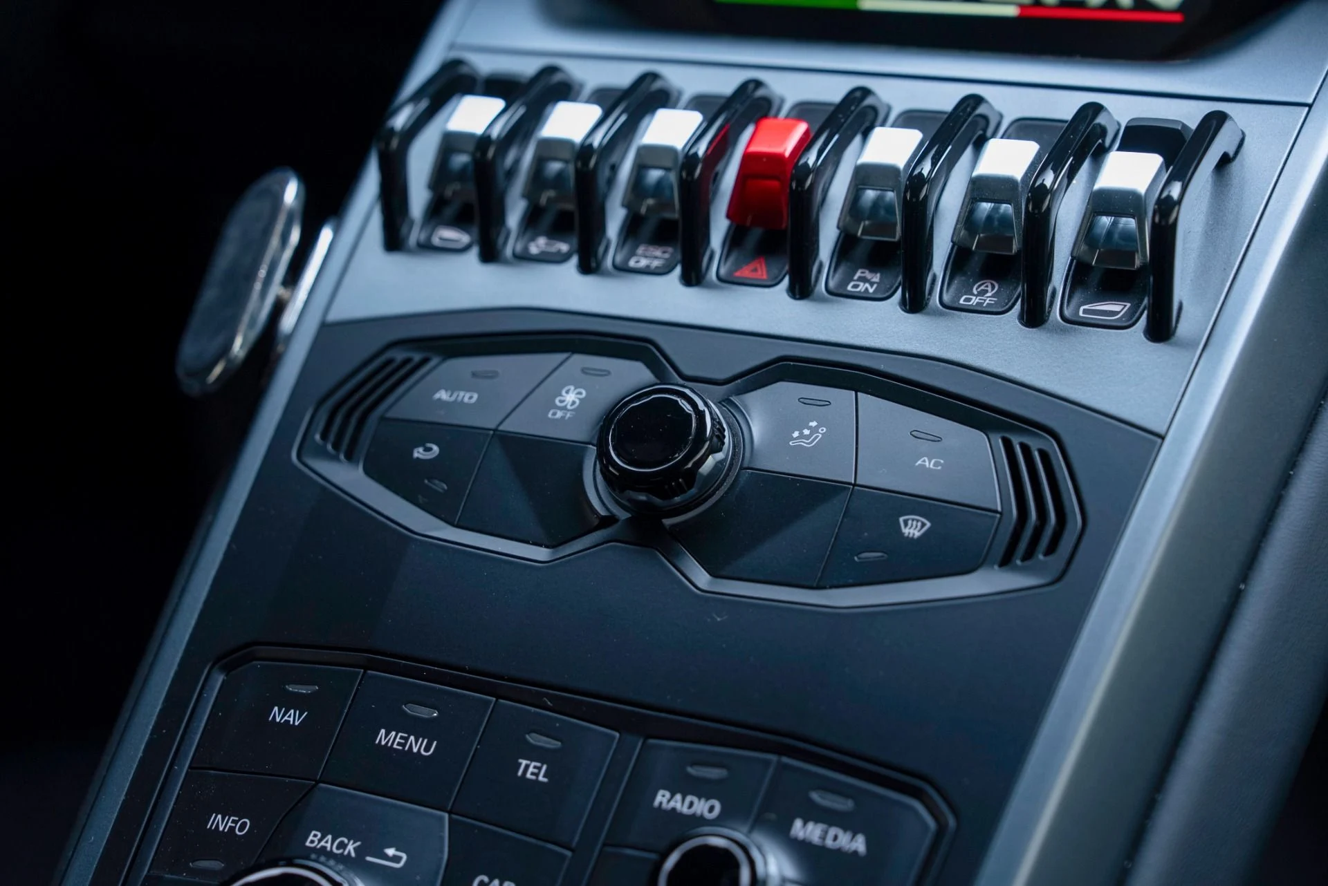 mph053_3212086361_Used_2019_Lamborghini_Huracan_LP_580_2_1780329648_8a3589a825