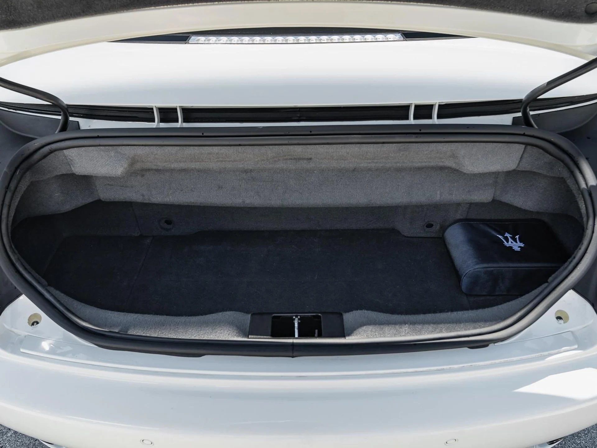 mph053_3233337650_Used_2015_Maserati_Gran_Turismo_Convertible_Sport_1760472404_0ce4f0661c