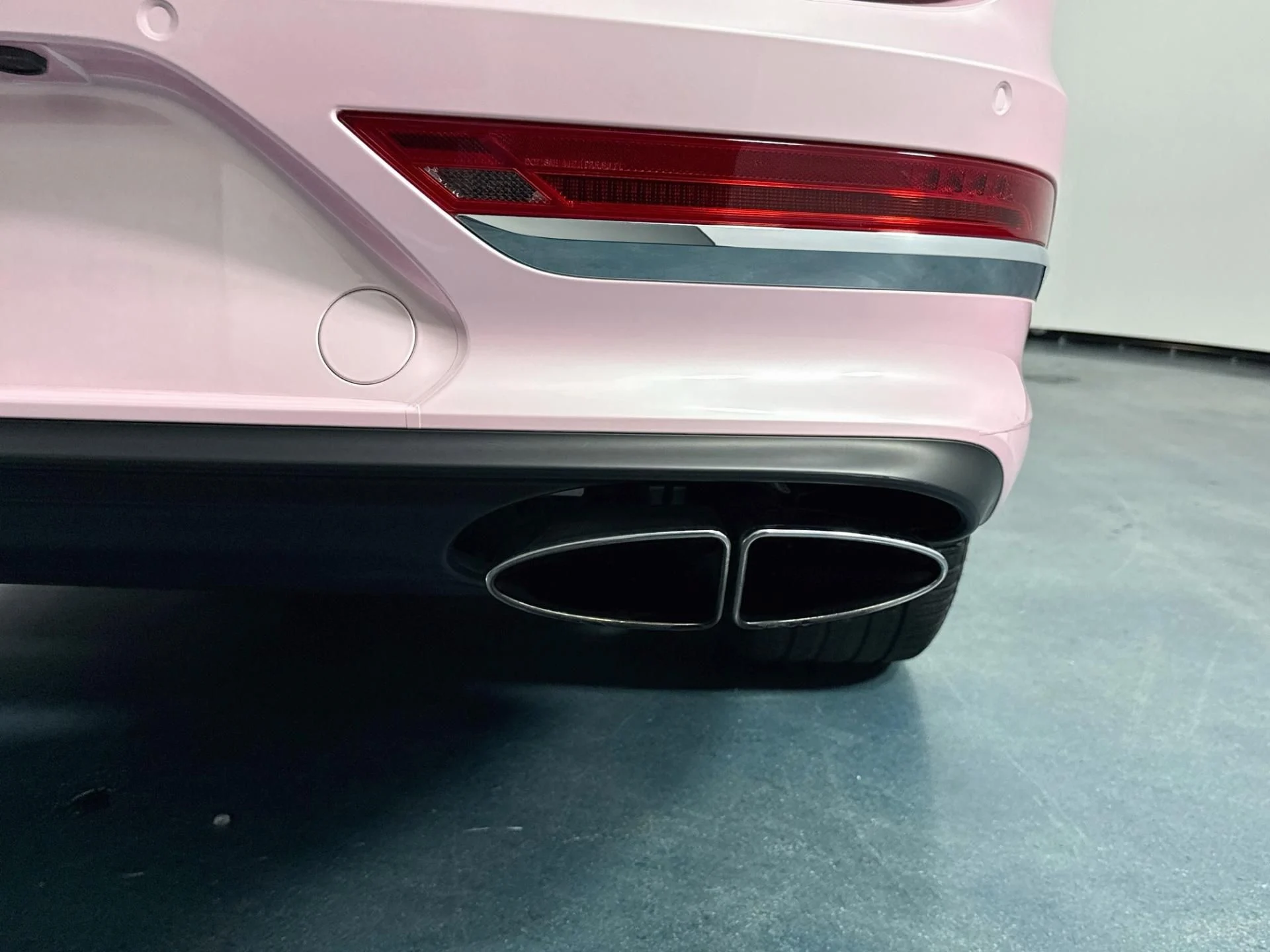 mph053_325023841_Used_2023_Bentley_Bentayga_Azure_V8_1789145838_efa32d5bee