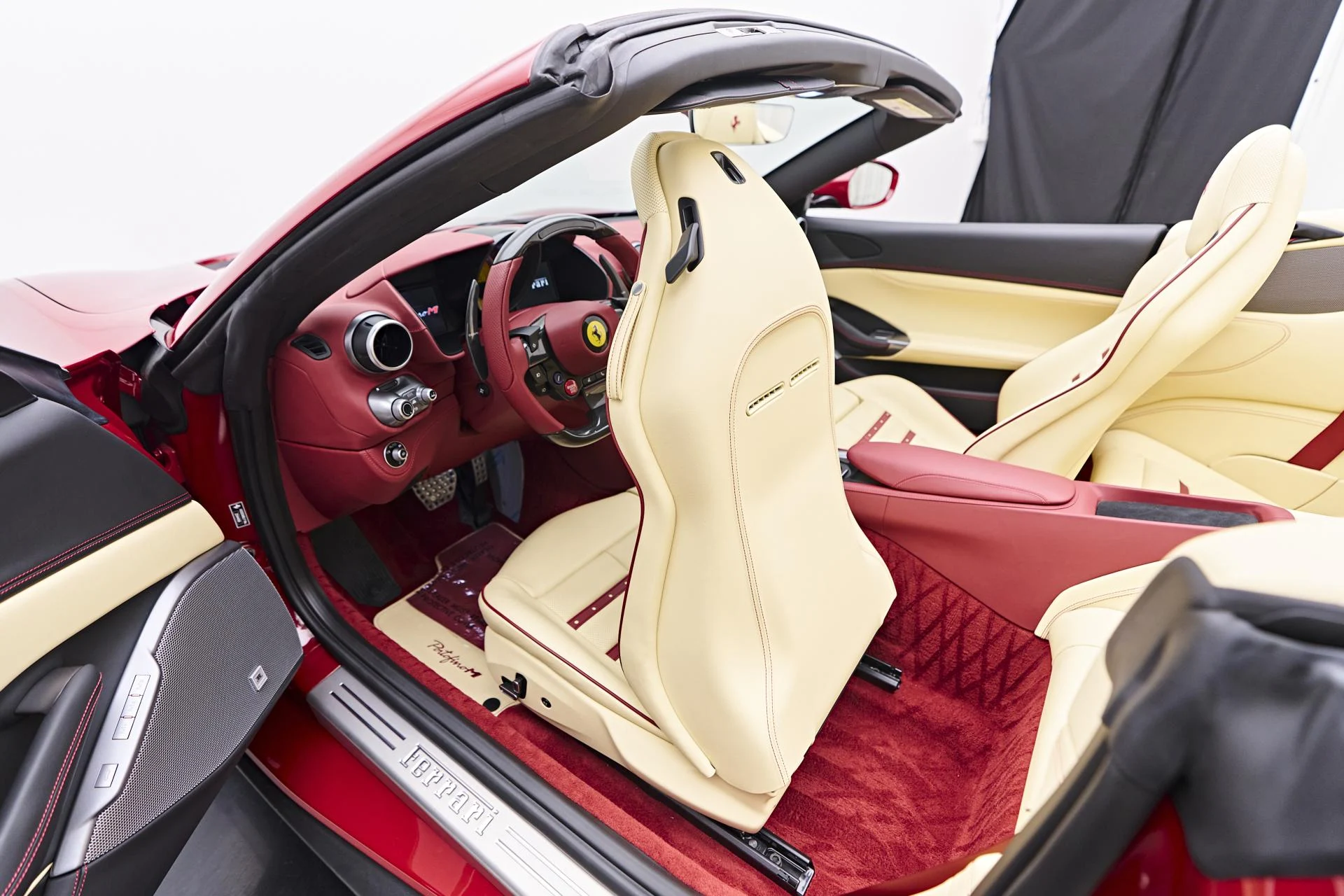 mph053_3251589131_Used_2022_Ferrari_Portofino_Base_1752263914_01c25226af