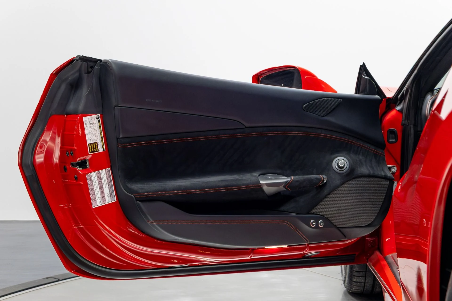 mph053_3275846167_Used_2018_Ferrari_488_GTB_1775864640_8351b66d6d