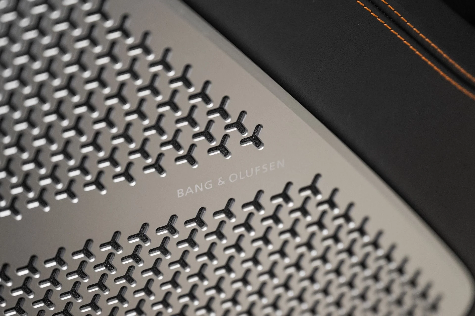 mph053_3278731733_Used_2022_Lamborghini_Urus_Pearl_Capsule_1773410025_e1391429de