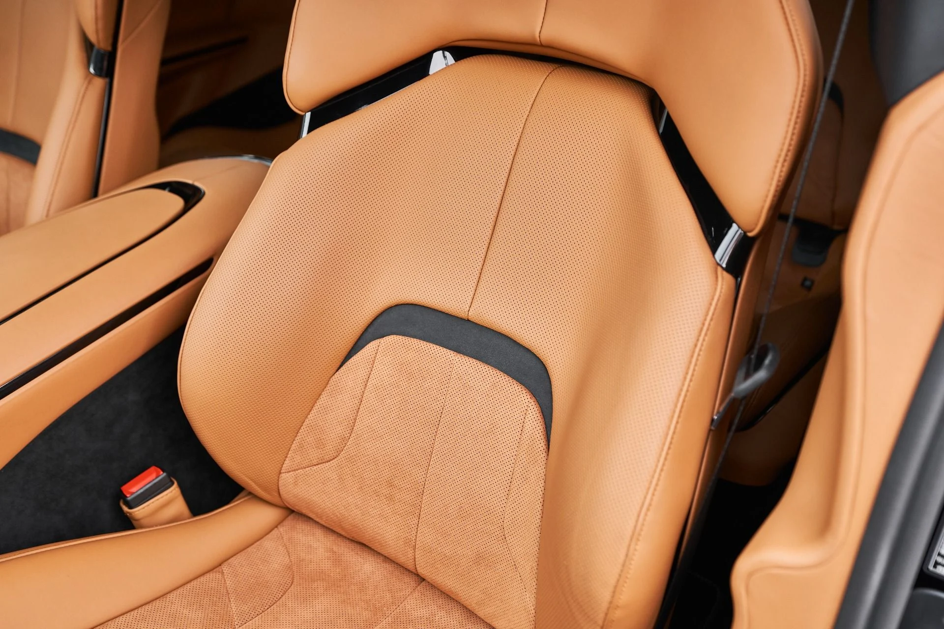 mph053_3298985169_Used_2025_Ferrari_Purosangue_1762993306_1124263392