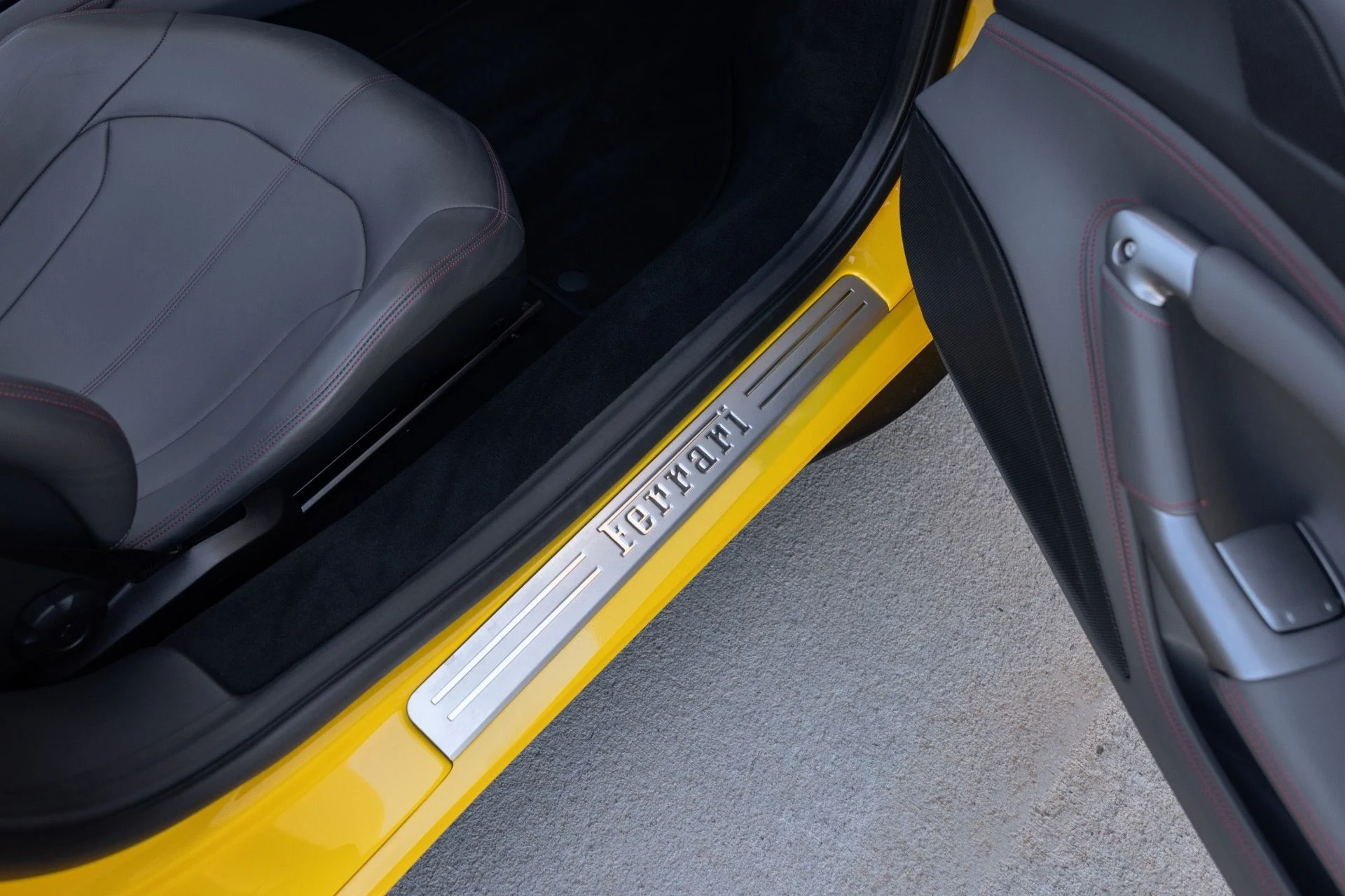 mph053_3302326656_Used_2022_Ferrari_F8_Spider_1790977692_a191639fa8