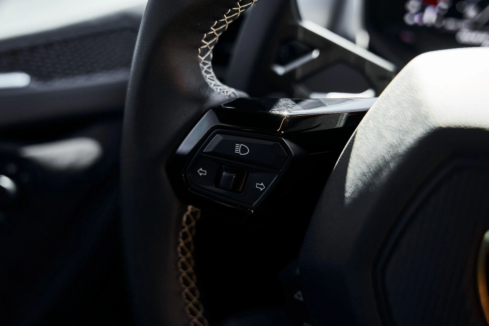 mph053_33138262_Used_2023_Lamborghini_Huracan_Tecnica_Base_1774403254_ca0fc68c4a