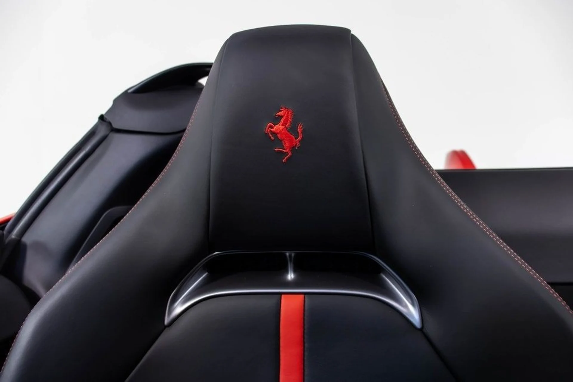 mph053_332133107_faa6386c1bac68e19385ad72ff89a444x_66497eef99