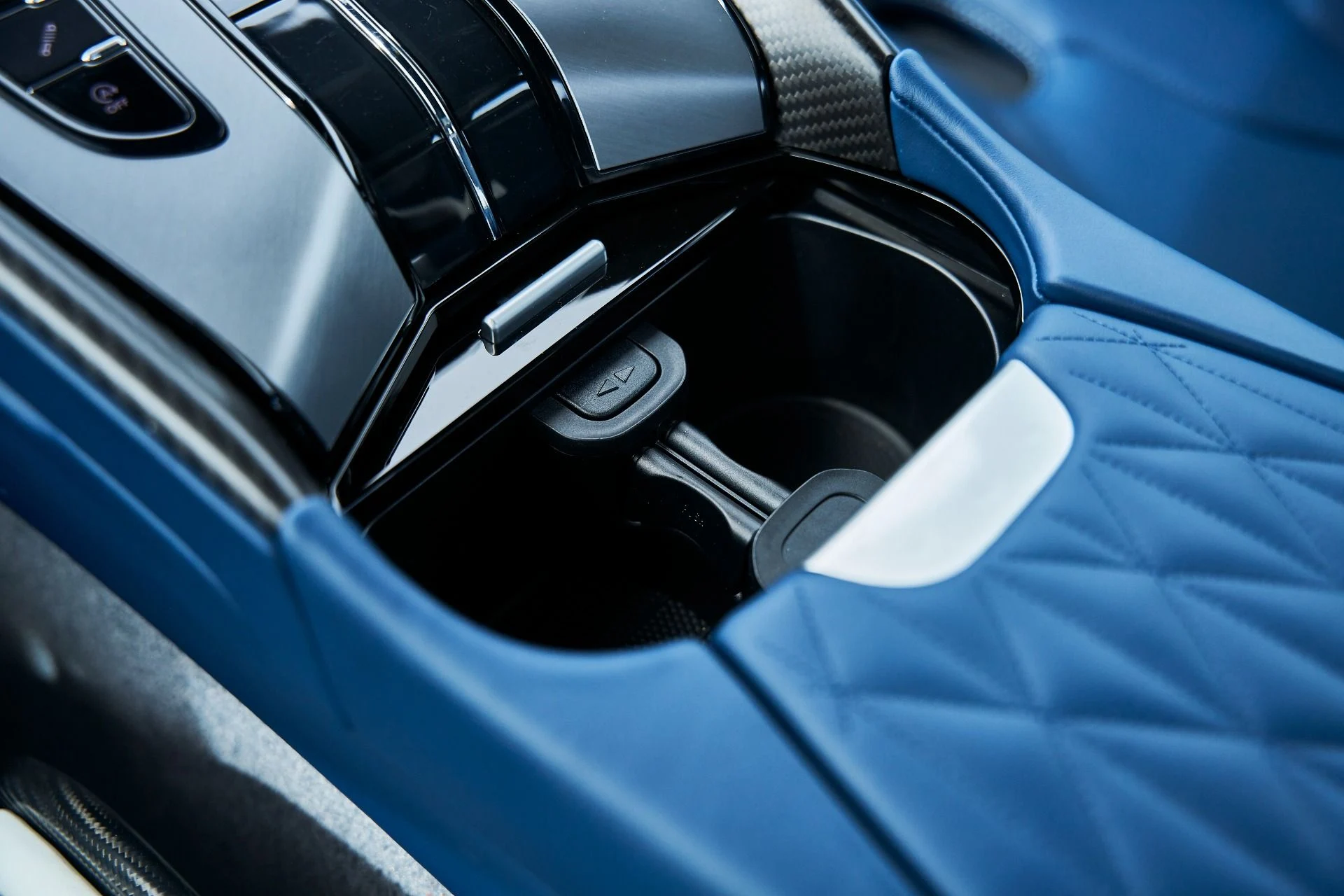 mph053_3322365073_Used_2024_Aston_Martin_DB_12_1772677992_d42b8f6540