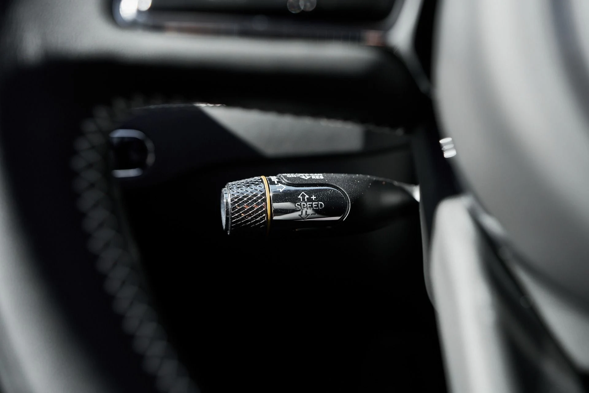 mph053_3335392116_Used_2024_Bentley_Flying_Spur_S_1761779964_72af05f4c2